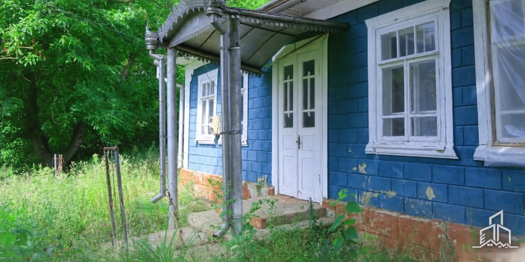 Older house exterior illustrating pre-renovation inspection needs